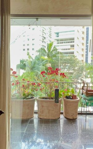 Apartamento à venda com 360m², 3 quartos e 2 vagas Apartamento à venda com 360m², 3 quartos e 2 vagasVaranda