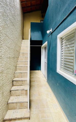 Casa de condomínio para alugar com 150m², 2 quartos e 2 vagasEscada de acesso