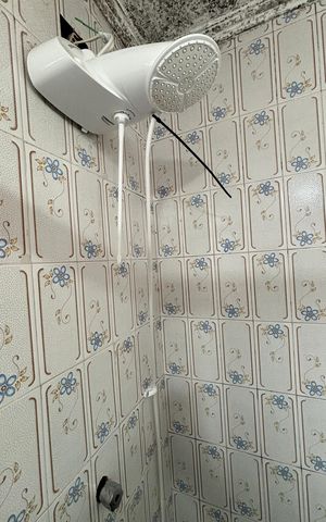 Casa à venda com 200m², 3 quartos e 2 vagas Casa à venda com 200m², 3 quartos e 2 vagasBanheiro