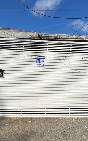 Casa à venda com 200m², 3 quartos e 2 vagas Casa à venda com 200m², 3 quartos e 2 vagasFachada