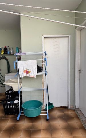 Casa à venda com 200m², 3 quartos e 2 vagas Casa à venda com 200m², 3 quartos e 2 vagasÁrea de Serviço