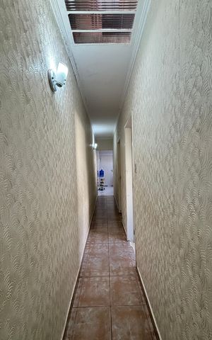 Casa à venda com 200m², 3 quartos e 2 vagas Casa à venda com 200m², 3 quartos e 2 vagasCorredor