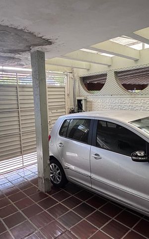 Casa à venda com 200m², 3 quartos e 2 vagas Casa à venda com 200m², 3 quartos e 2 vagasGaragem