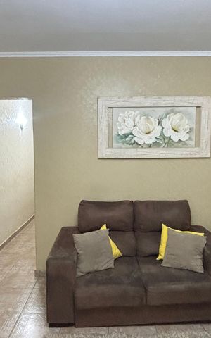 Casa à venda com 200m², 3 quartos e 2 vagas Casa à venda com 200m², 3 quartos e 2 vagasSala