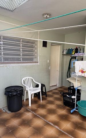 Casa à venda com 200m², 3 quartos e 2 vagas Casa à venda com 200m², 3 quartos e 2 vagasÁrea de Serviço