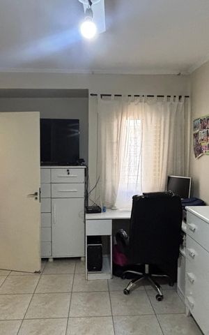 Casa à venda com 200m², 3 quartos e 2 vagas Casa à venda com 200m², 3 quartos e 2 vagasQuarto 1