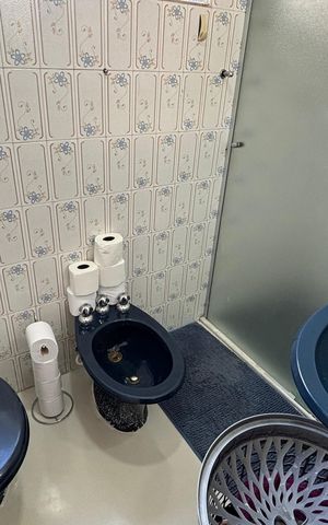 Casa à venda com 200m², 3 quartos e 2 vagas Casa à venda com 200m², 3 quartos e 2 vagasBanheiro