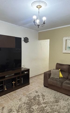 Casa à venda com 200m², 3 quartos e 2 vagas Casa à venda com 200m², 3 quartos e 2 vagasSala