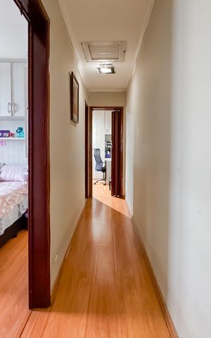 Casa à venda com 200m², 4 quartos e 2 vagas Casa à venda com 200m², 4 quartos e 2 vagasCorredor - Piso Superior