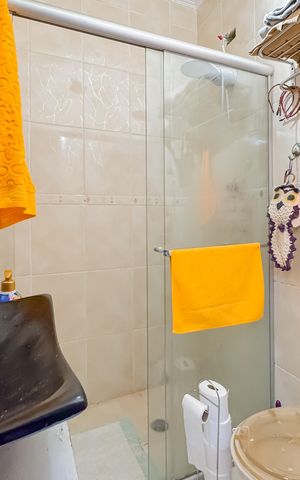Casa à venda com 200m², 4 quartos e 2 vagas Casa à venda com 200m², 4 quartos e 2 vagasBanheiro da Suíte 2