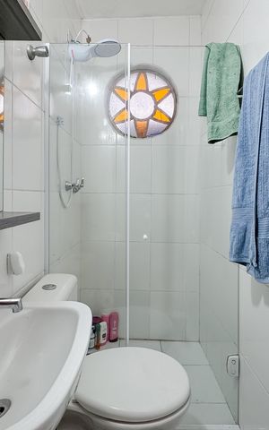 Casa à venda com 200m², 4 quartos e 2 vagas Casa à venda com 200m², 4 quartos e 2 vagasBanheiro Corredor