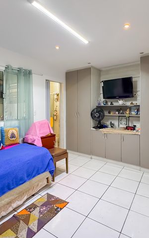 Casa à venda com 200m², 4 quartos e 2 vagas Casa à venda com 200m², 4 quartos e 2 vagasSuíte 2