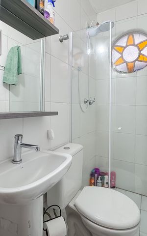 Casa à venda com 200m², 4 quartos e 2 vagas Casa à venda com 200m², 4 quartos e 2 vagasBanheiro Corredor