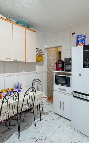 Casa à venda com 200m², 4 quartos e 2 vagas Casa à venda com 200m², 4 quartos e 2 vagasCozinha