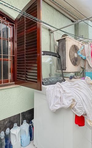 Casa à venda com 200m², 4 quartos e 2 vagas Casa à venda com 200m², 4 quartos e 2 vagasÁrea de Serviço