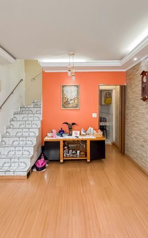 Casa à venda com 200m², 4 quartos e 2 vagas Casa à venda com 200m², 4 quartos e 2 vagasSala