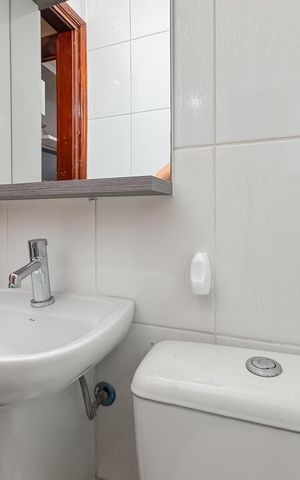 Casa à venda com 200m², 4 quartos e 2 vagas Casa à venda com 200m², 4 quartos e 2 vagasBanheiro Corredor