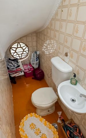 Casa à venda com 200m², 4 quartos e 2 vagas Casa à venda com 200m², 4 quartos e 2 vagasLavabo