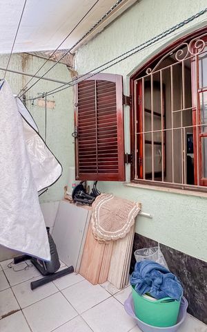 Casa à venda com 200m², 4 quartos e 2 vagas Casa à venda com 200m², 4 quartos e 2 vagasÁrea de Serviço