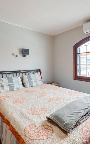 Casa à venda com 200m², 4 quartos e 2 vagas Casa à venda com 200m², 4 quartos e 2 vagasSuíte 1