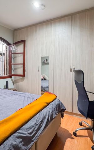 Casa à venda com 200m², 4 quartos e 2 vagas Casa à venda com 200m², 4 quartos e 2 vagasQuarto 2