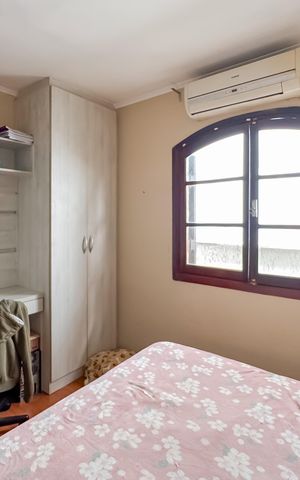 Casa à venda com 200m², 4 quartos e 2 vagas Casa à venda com 200m², 4 quartos e 2 vagasQuarto 1