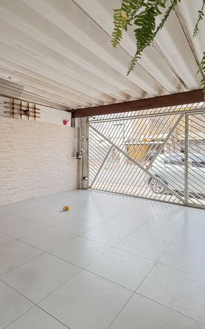 Casa à venda com 200m², 4 quartos e 2 vagas Casa à venda com 200m², 4 quartos e 2 vagasGaragem