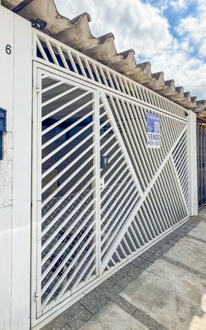 Casa à venda com 200m², 4 quartos e 2 vagas Casa à venda com 200m², 4 quartos e 2 vagasFachada