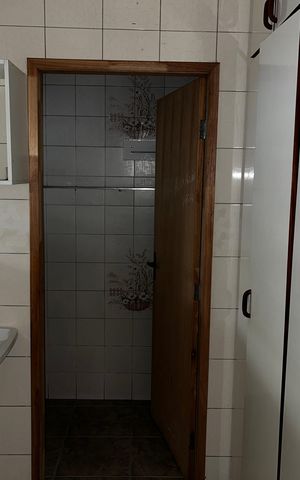 Casa à venda com 198m², 2 quartos e 4 vagas Casa à venda com 198m², 2 quartos e 4 vagasÁrea de Serviço
