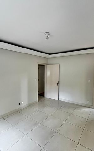 Casa à venda com 198m², 2 quartos e 4 vagas Casa à venda com 198m², 2 quartos e 4 vagasQuarto 2