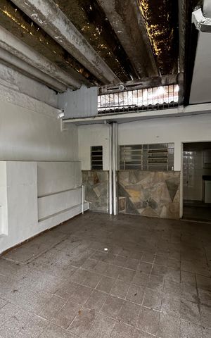 Casa à venda com 198m², 2 quartos e 4 vagas Casa à venda com 198m², 2 quartos e 4 vagasQuintal