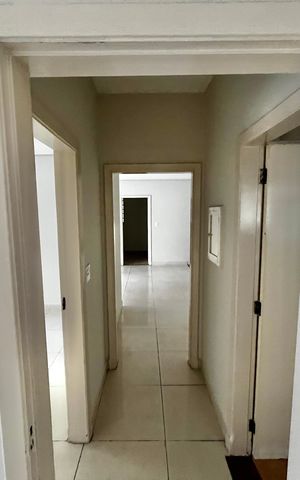 Casa à venda com 198m², 2 quartos e 4 vagas Casa à venda com 198m², 2 quartos e 4 vagasCorredor