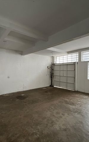 Casa à venda com 198m², 2 quartos e 4 vagas Casa à venda com 198m², 2 quartos e 4 vagasGaragem