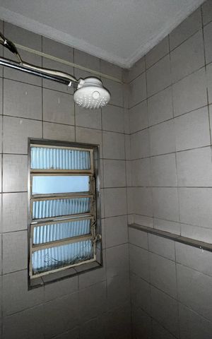 Casa à venda com 198m², 2 quartos e 4 vagas Casa à venda com 198m², 2 quartos e 4 vagasBanheiro de serviço
