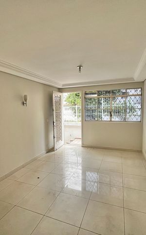 Casa à venda com 198m², 2 quartos e 4 vagas Casa à venda com 198m², 2 quartos e 4 vagasSala