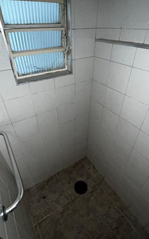 Casa à venda com 198m², 2 quartos e 4 vagas Casa à venda com 198m², 2 quartos e 4 vagasBanheiro de serviço