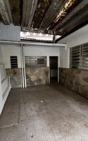 Casa à venda com 198m², 2 quartos e 4 vagas Casa à venda com 198m², 2 quartos e 4 vagasQuintal