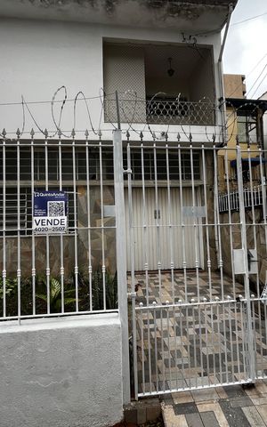 Casa à venda com 198m², 2 quartos e 4 vagas Casa à venda com 198m², 2 quartos e 4 vagasFachada