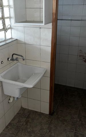 Casa à venda com 198m², 2 quartos e 4 vagas Casa à venda com 198m², 2 quartos e 4 vagasÁrea de Serviço