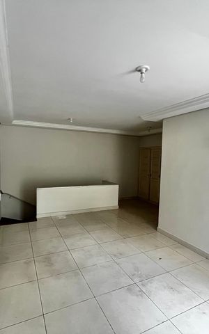 Casa à venda com 198m², 2 quartos e 4 vagas Casa à venda com 198m², 2 quartos e 4 vagasSala