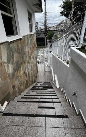 Casa à venda com 198m², 2 quartos e 4 vagas Casa à venda com 198m², 2 quartos e 4 vagasCorredor
