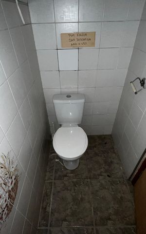 Casa à venda com 198m², 2 quartos e 4 vagas Casa à venda com 198m², 2 quartos e 4 vagasBanheiro de serviço