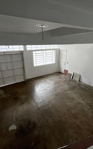 Casa à venda com 198m², 2 quartos e 4 vagas Casa à venda com 198m², 2 quartos e 4 vagasGaragem