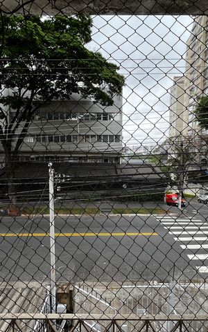 Casa à venda com 198m², 2 quartos e 4 vagas Casa à venda com 198m², 2 quartos e 4 vagasQuarto 2 varanda