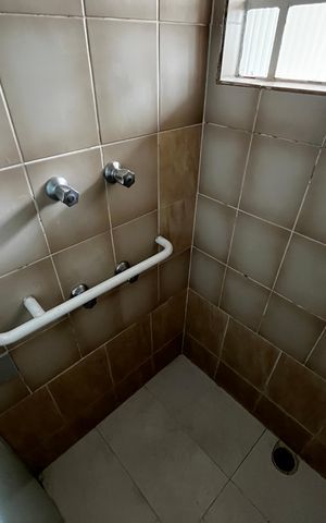 Casa à venda com 198m², 2 quartos e 4 vagas Casa à venda com 198m², 2 quartos e 4 vagasBanheiro