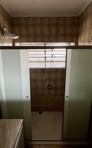 Casa à venda com 198m², 2 quartos e 4 vagas Casa à venda com 198m², 2 quartos e 4 vagasBanheiro