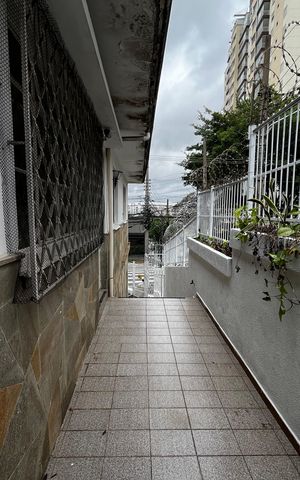 Casa à venda com 198m², 2 quartos e 4 vagas Casa à venda com 198m², 2 quartos e 4 vagasCorredor