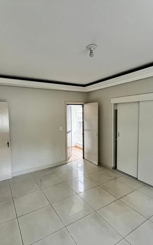 Casa à venda com 198m², 2 quartos e 4 vagas Casa à venda com 198m², 2 quartos e 4 vagasQuarto 2