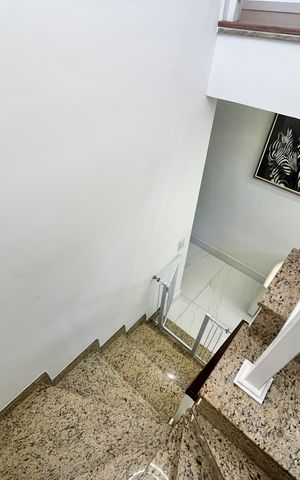 Casa para alugar com 200m², 3 quartos e 6 vagas Casa para alugar com 200m², 3 quartos e 6 vagasEscada