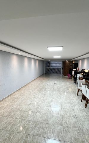 Casa para alugar com 200m², 3 quartos e 6 vagas Casa para alugar com 200m², 3 quartos e 6 vagasGaragem